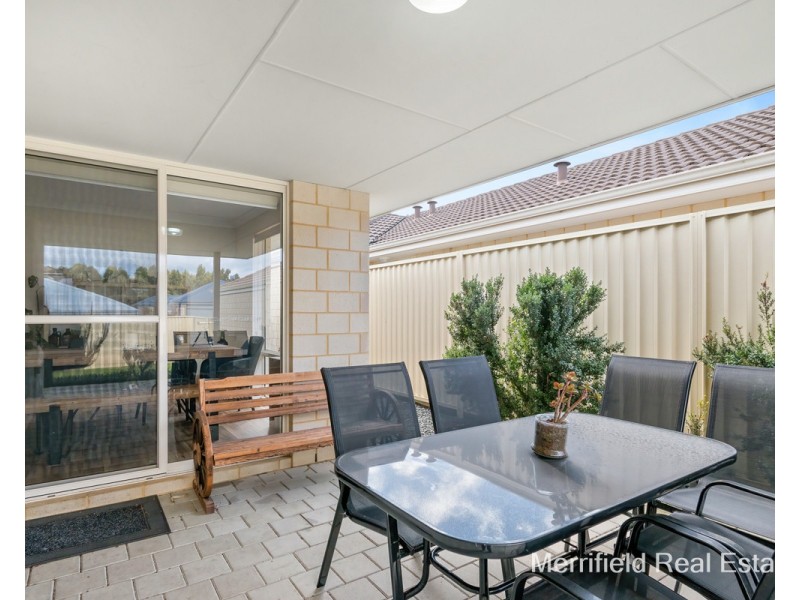 17 Donald Drive, Mckail WA 6330