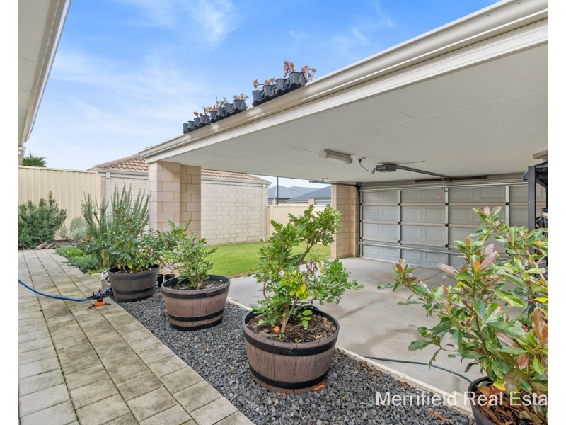 17 Donald Drive, Mckail WA 6330