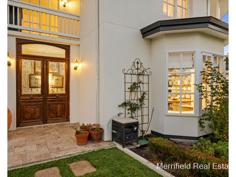 17 Golf Links Road, Middleton Beach WA 6330