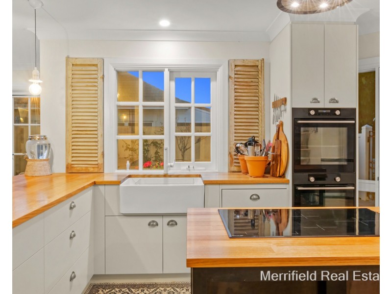 17 Golf Links Road, Middleton Beach WA 6330