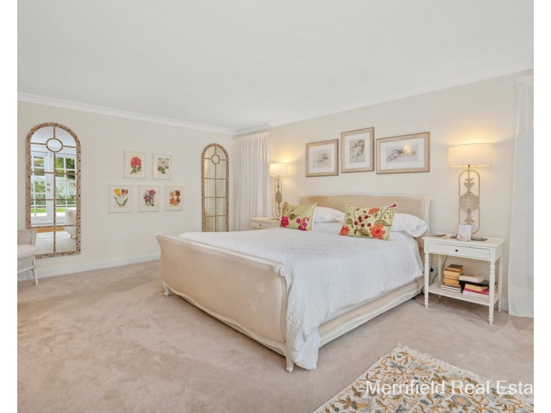 17 Golf Links Road, Middleton Beach WA 6330