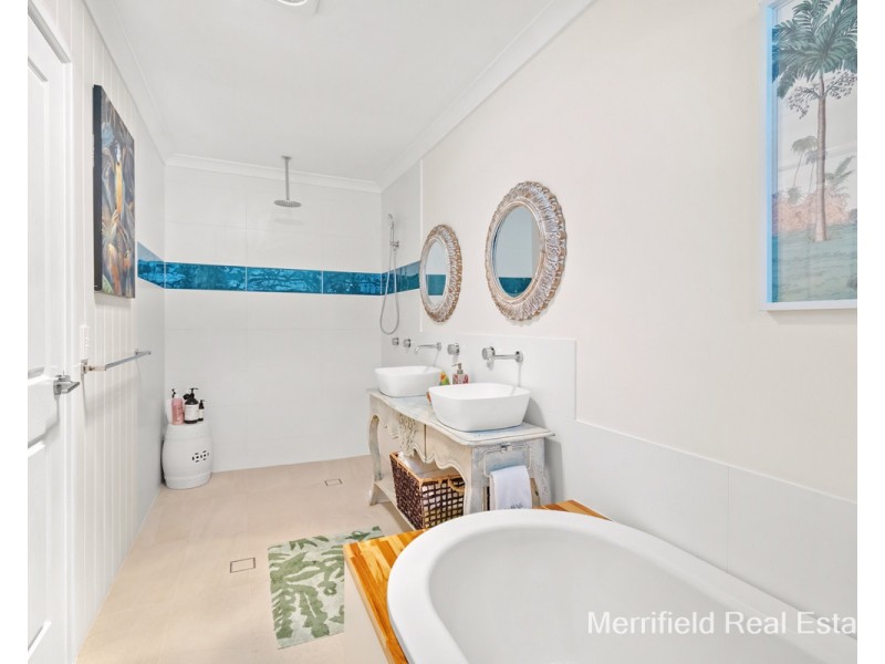 17 Golf Links Road, Middleton Beach WA 6330