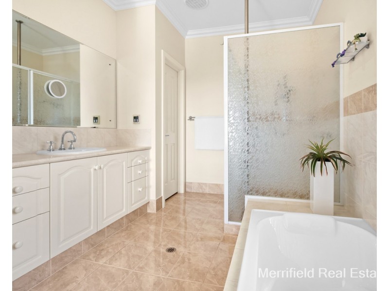 16 Austin Road, Goode Beach WA 6330