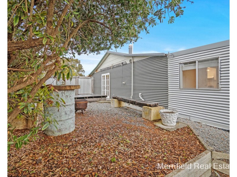 24 Edinburgh Road, Mckail WA 6330