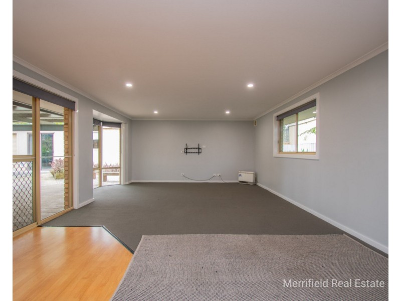 61 Drome Road, Orana WA 6330