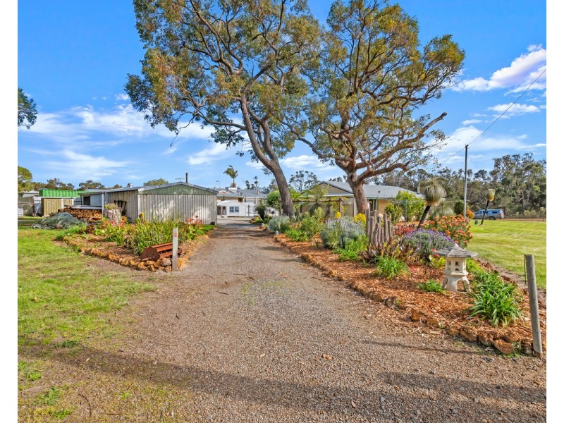 11 Redmond West Road, Redmond WA 6327