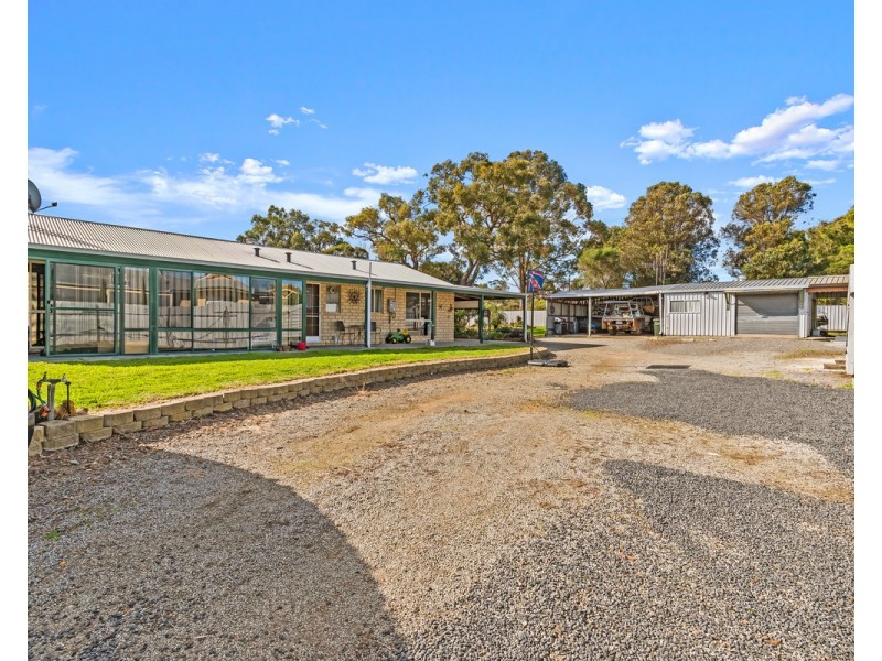 11 Redmond West Road, Redmond WA 6327