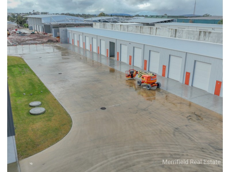 24/370A Albany Highway, Orana WA 6330