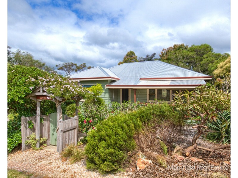 16 Johnston Street, Mount Melville WA 6330