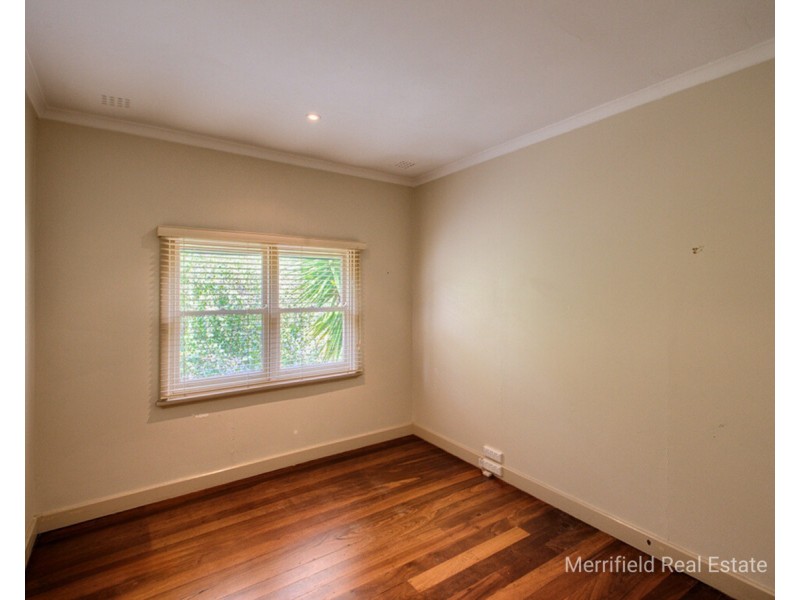 16 Johnston Street, Mount Melville WA 6330