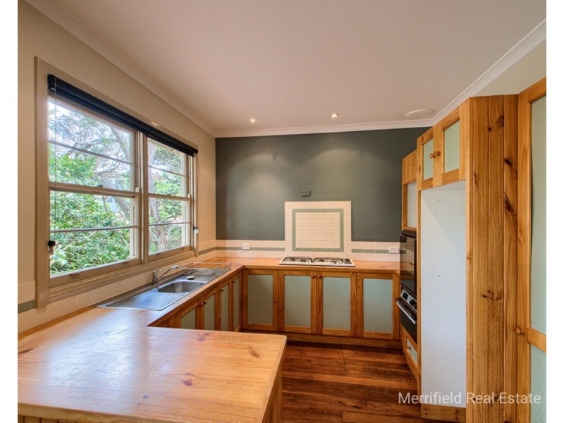 16 Johnston Street, Mount Melville WA 6330