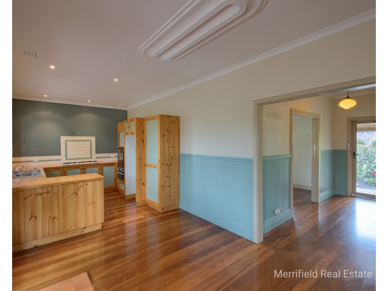 16 Johnston Street, Mount Melville WA 6330