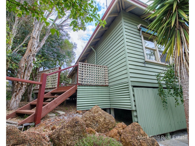 16 Johnston Street, Mount Melville WA 6330