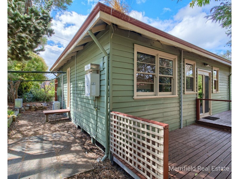 16 Johnston Street, Mount Melville WA 6330