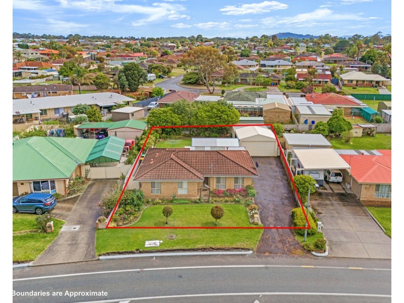 77 Le Grande Avenue, Orana WA 6330