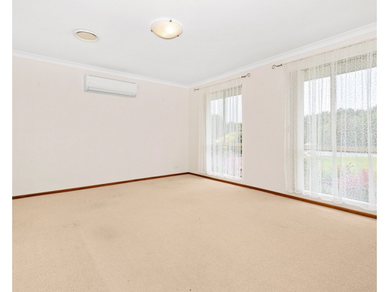 77 Le Grande Avenue, Orana WA 6330