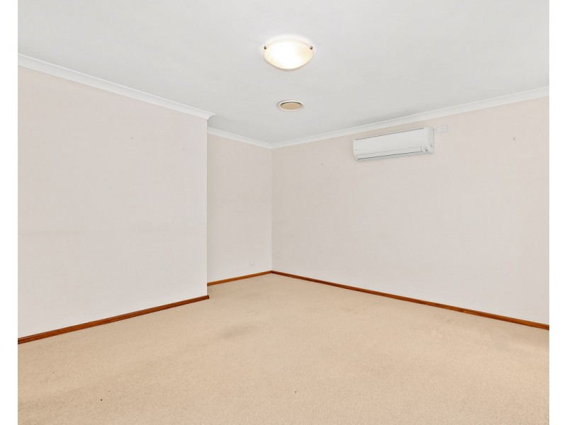 77 Le Grande Avenue, Orana WA 6330