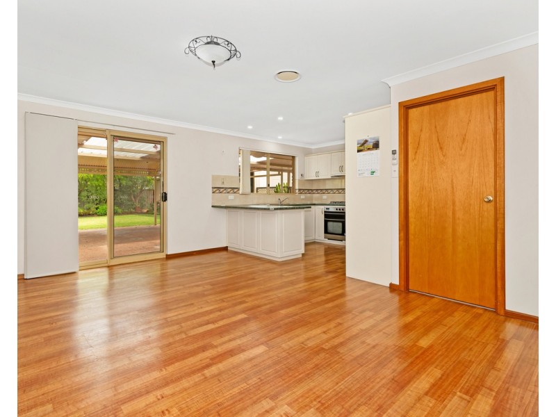 77 Le Grande Avenue, Orana WA 6330