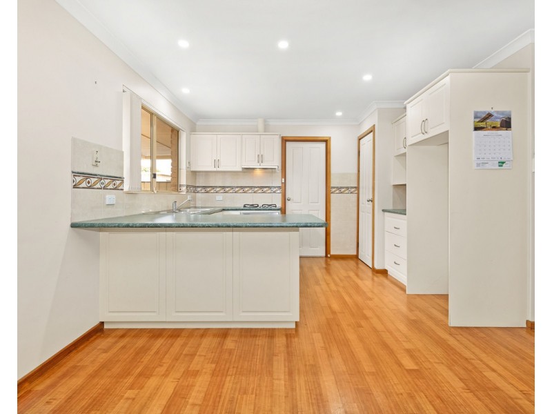 77 Le Grande Avenue, Orana WA 6330