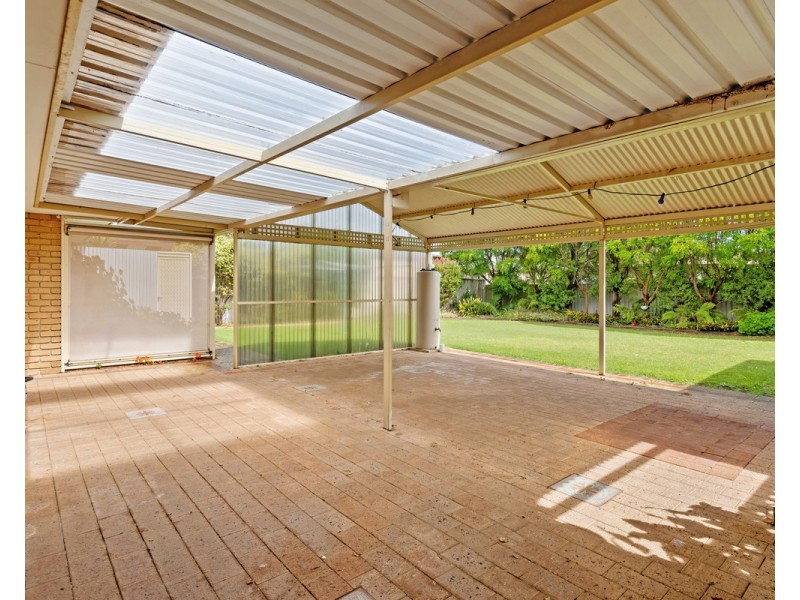 77 Le Grande Avenue, Orana WA 6330