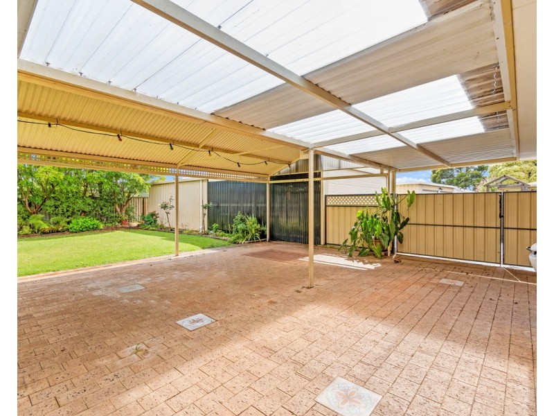 77 Le Grande Avenue, Orana WA 6330