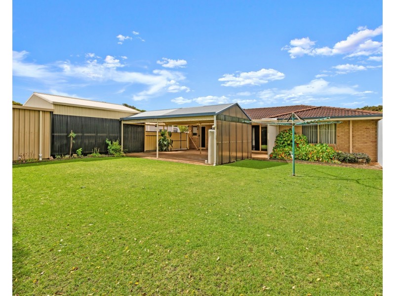 77 Le Grande Avenue, Orana WA 6330