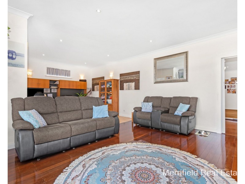 9 King George Street, Little Grove WA 6330