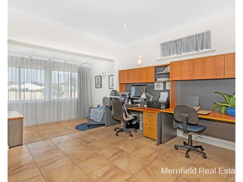 9 King George Street, Little Grove WA 6330