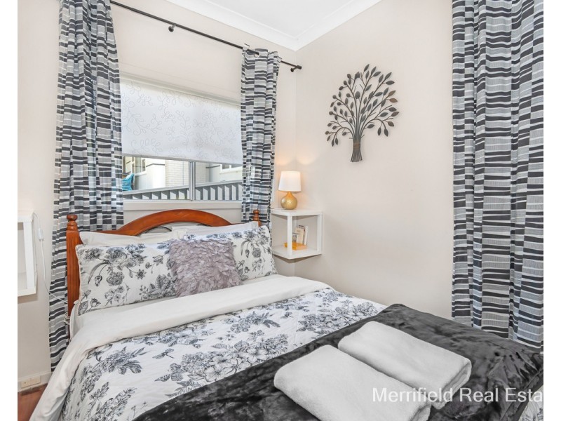 9 King George Street, Little Grove WA 6330