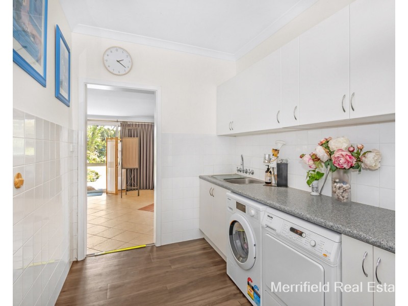 9 King George Street, Little Grove WA 6330