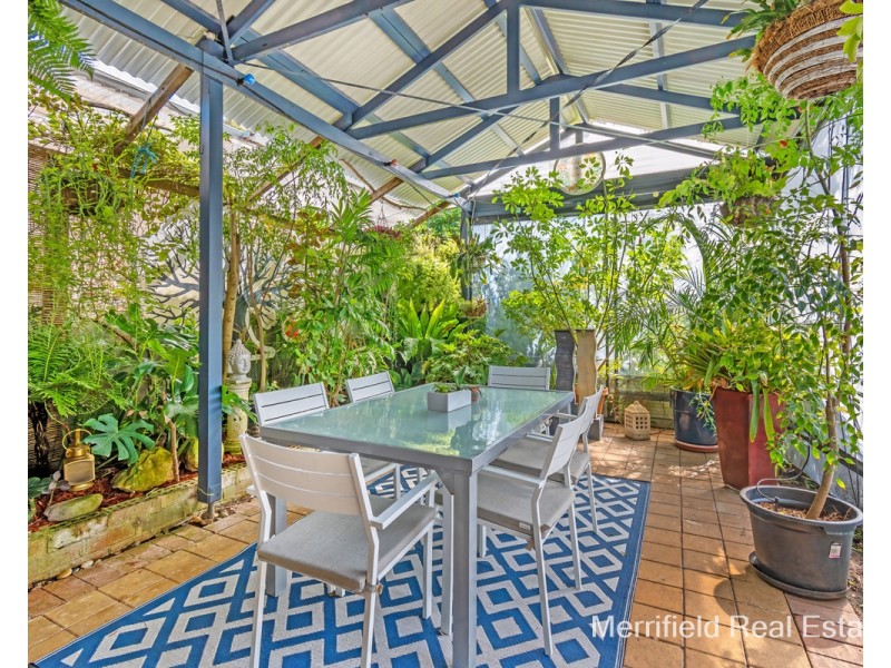 9 King George Street, Little Grove WA 6330