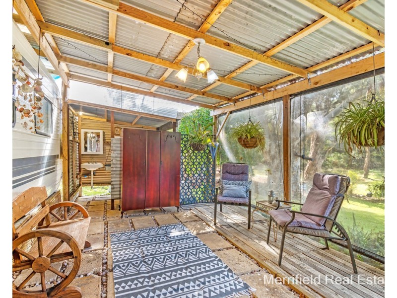 9 King George Street, Little Grove WA 6330