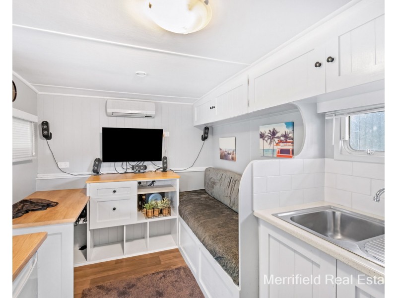 9 King George Street, Little Grove WA 6330