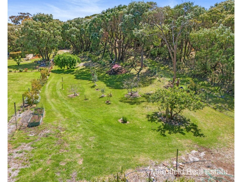 9 King George Street, Little Grove WA 6330