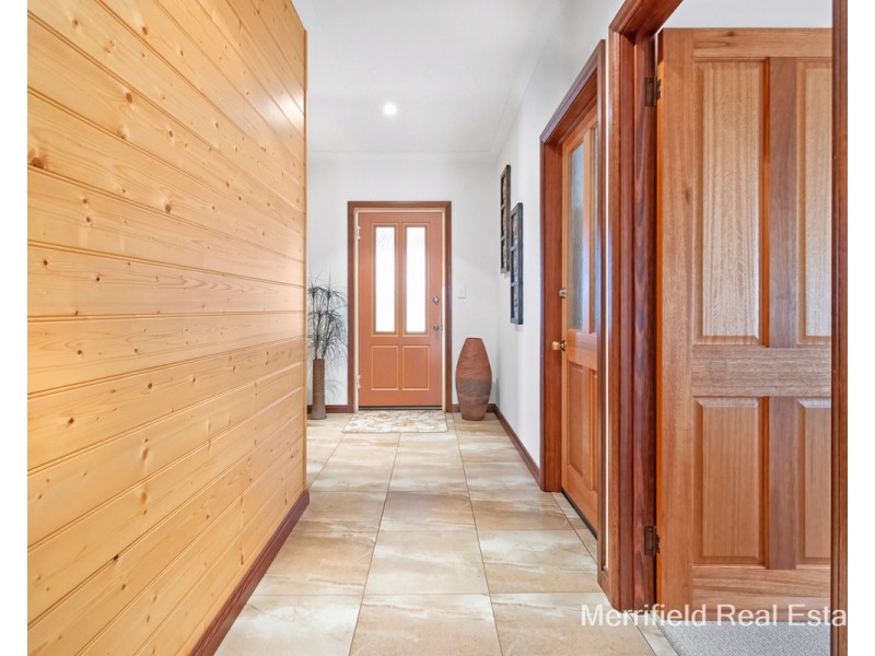 16 Notley Street, Yakamia WA 6330