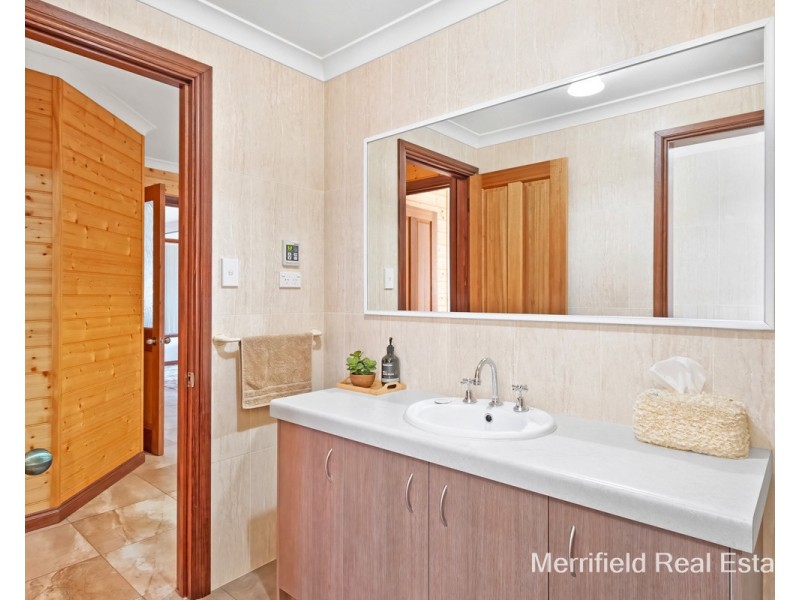 16 Notley Street, Yakamia WA 6330