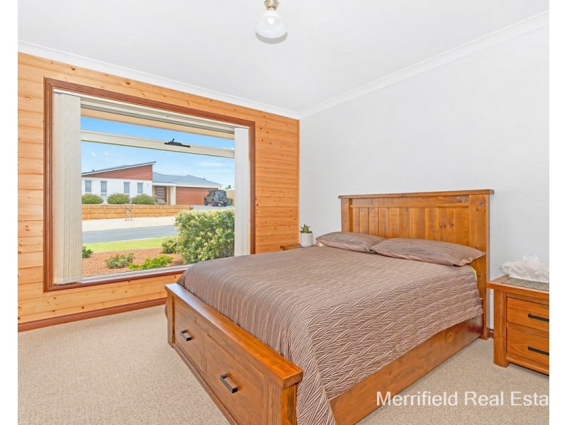 16 Notley Street, Yakamia WA 6330