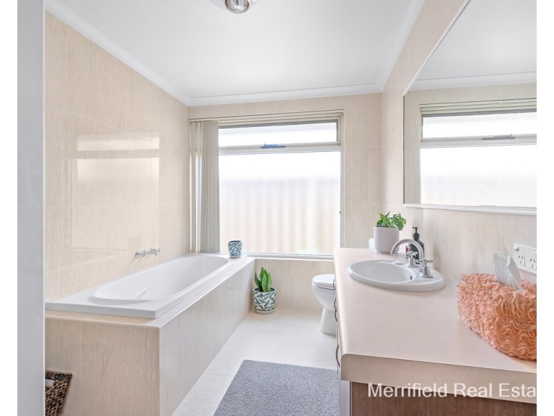 16 Notley Street, Yakamia WA 6330