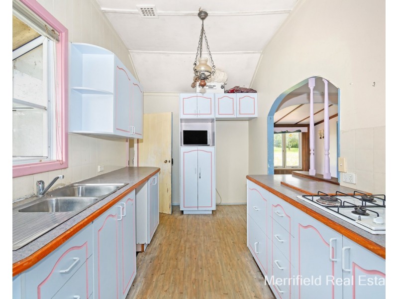 18 Edinburgh Road, Mckail WA 6330