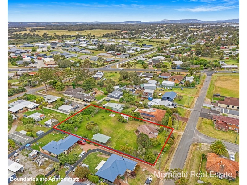 18 Edinburgh Road, Mckail WA 6330