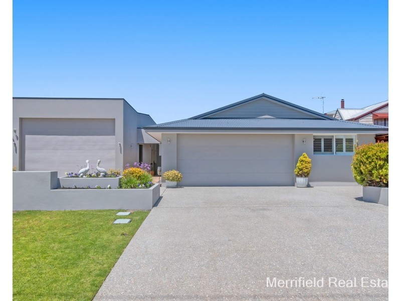 179 Bay View Drive, Little Grove WA 6330