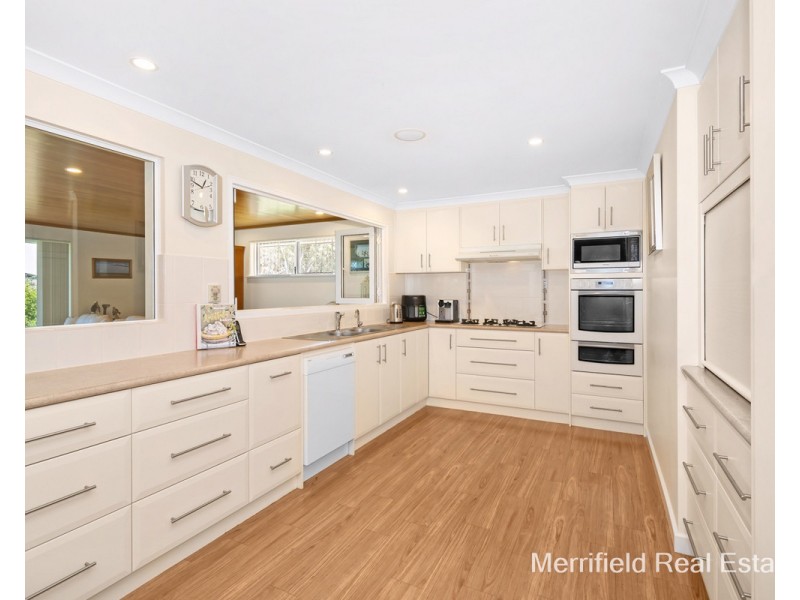 179 Bay View Drive, Little Grove WA 6330