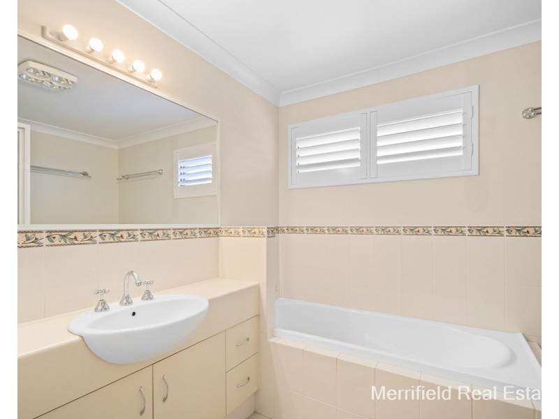 179 Bay View Drive, Little Grove WA 6330