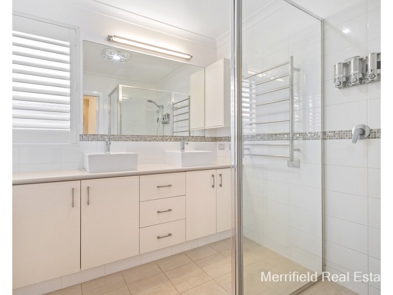 179 Bay View Drive, Little Grove WA 6330