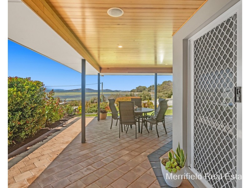 179 Bay View Drive, Little Grove WA 6330