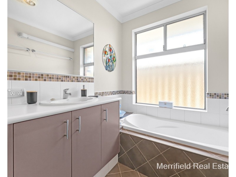 27 Notley Street, Yakamia WA 6330