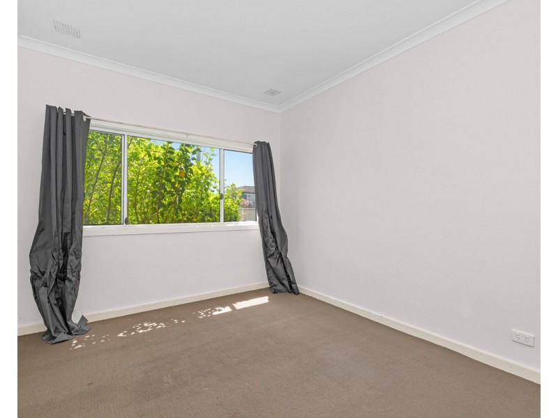 38 Broughton Street, Orana WA 6330