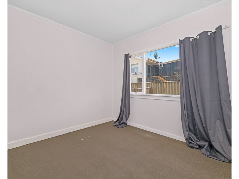 38 Broughton Street, Orana WA 6330