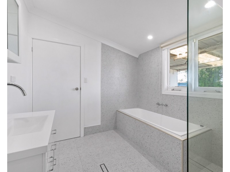 38 Broughton Street, Orana WA 6330