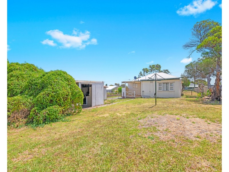 38 Broughton Street, Orana WA 6330